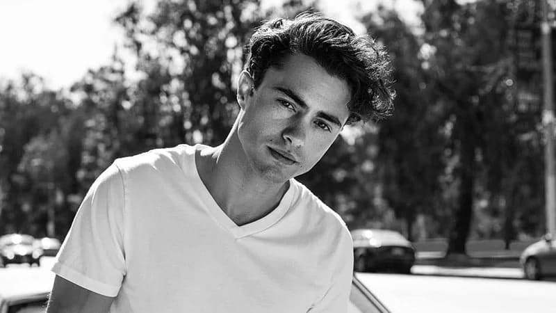 55 Famosos más guapos en la actualidad 12 Darren Barnet