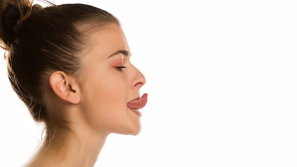 Como eliminar la papada ¡Consejos prácticos! 7 Estiramiento de la lengua