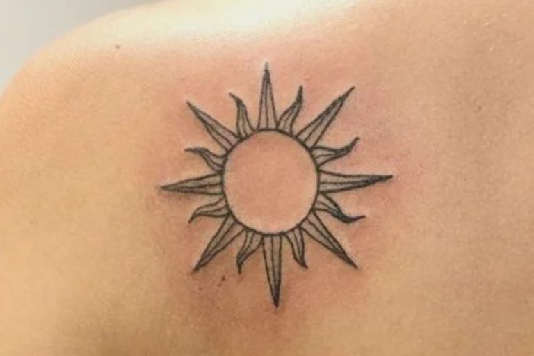 Ideas de tatuajes de sol para mujeres