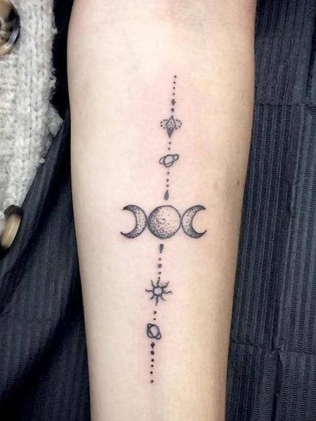 20 Diseños de tatuajes de luna para mujeres 17 Tatuaje de la triple luna