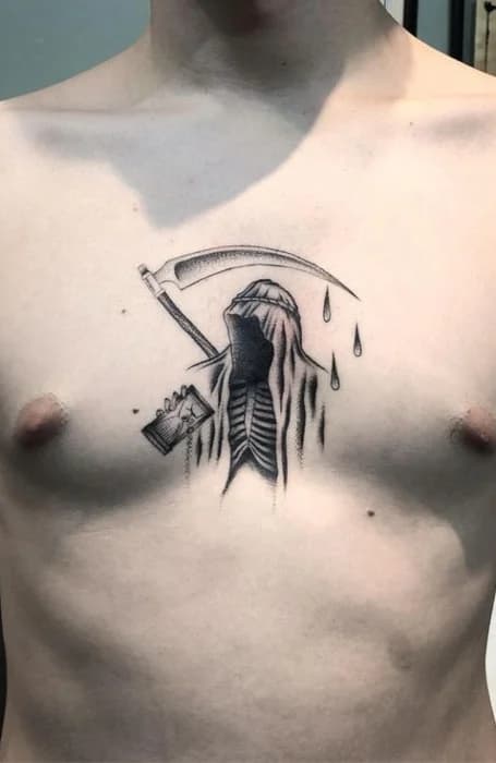 30 Ideas de tatuajes únicos que te encantarán 12 Tatuaje único en el esternón muerte