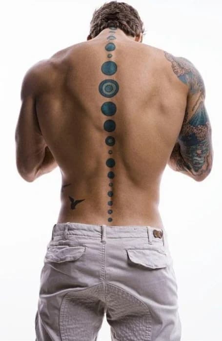 30 Ideas de tatuajes únicos que te encantarán 44 Tatuaje único en la columna vertebral