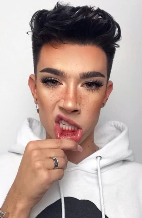 30 Ideas de tatuajes únicos que te encantarán 58 Tatuajes de labios únicos letras
