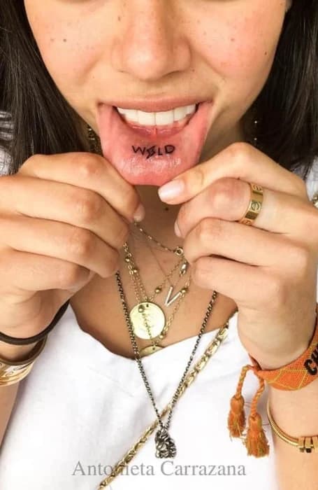 30 Ideas de tatuajes únicos que te encantarán 59 Tatuajes de labios únicos