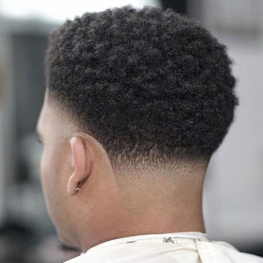 cortes de pelo para hombre con desvanecimiento de afro y desvanecimiento de afro