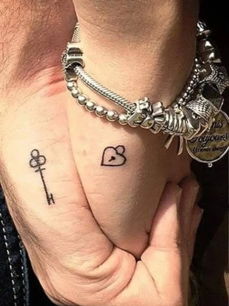 Tatuaje a juego de pareja 