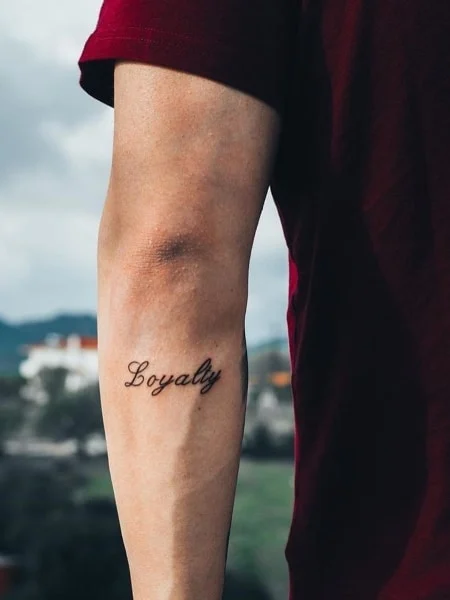 Tatuaje de palabras para hombres