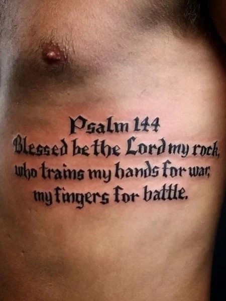 Tatuaje del versículo bíblico
