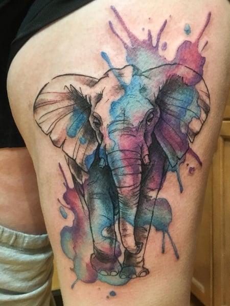 Tatuaje de elefante en acuarela