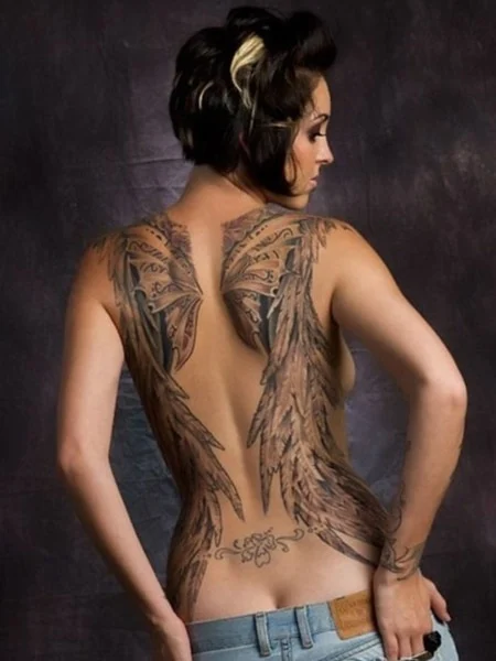 Tatuaje de alas para mujeres