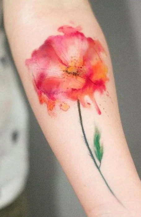 Tatuaje de flor de acuarela para mujeres