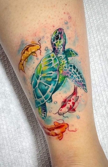Tatuaje de tortuga marina en acuarela para mujeres
