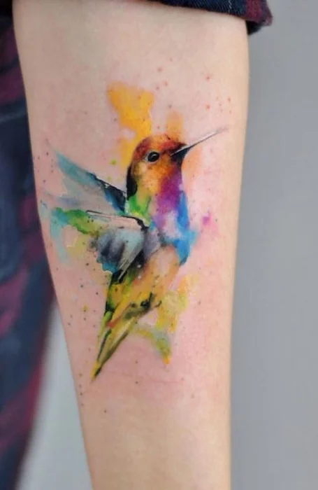 Tatuaje de pájaro en acuarela
