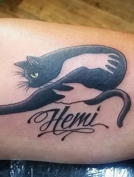Tatuaje con nombre de gato