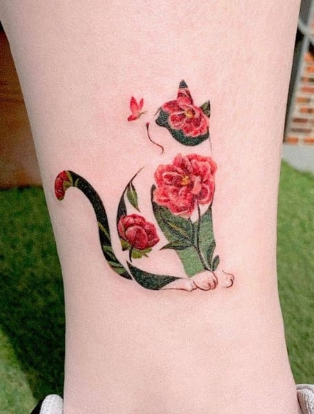 Tatuaje de flor de gato