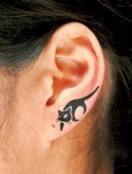 Tatuaje de oreja de gato