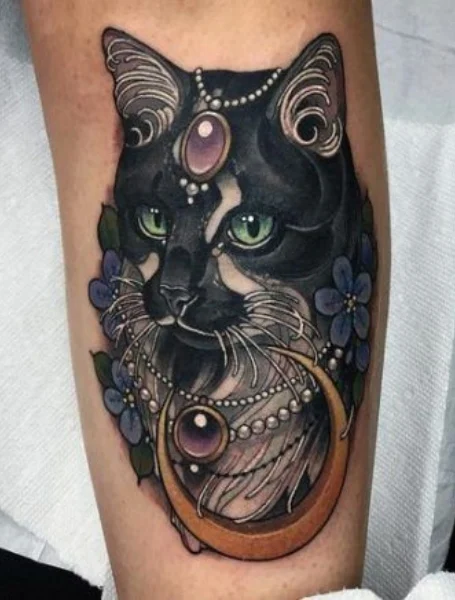 Tatuaje de gato neotradicional