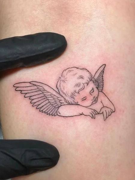 Tatuaje de ángel pequeño