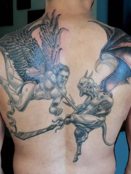 Tatuaje de ángel y demonio