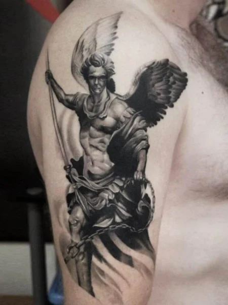 Tatuaje del ángel guerrero