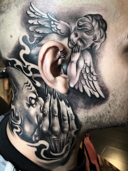 Tatuaje de Ángel susurrando en la oreja