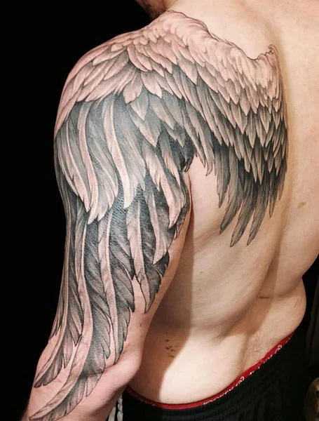 Tatuaje del brazo de alas de ángel