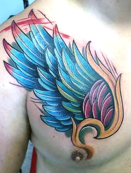 Tatuaje colorido de alas de ángel