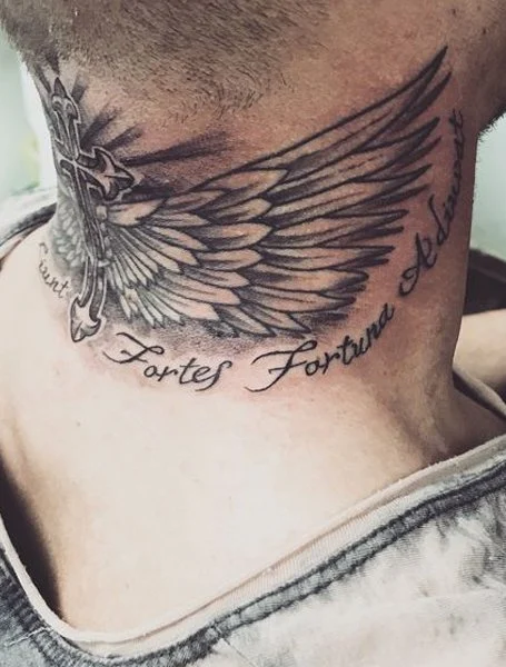 Tatuaje de cuello de alas de ángel