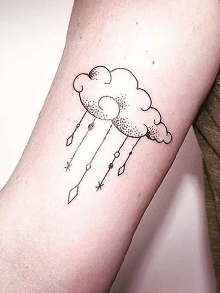 Tatuajes de nubes para mujeres