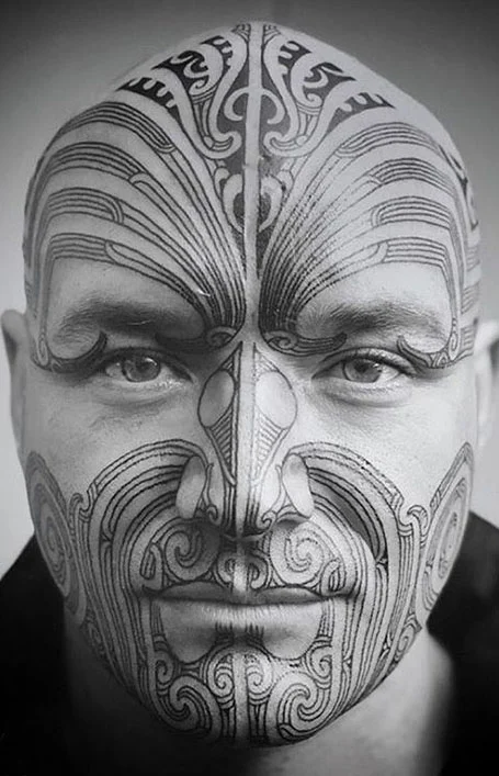 Tatuaje de cara tribal para hombres
