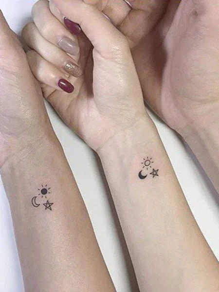 Tatuaje de sol, luna y estrella