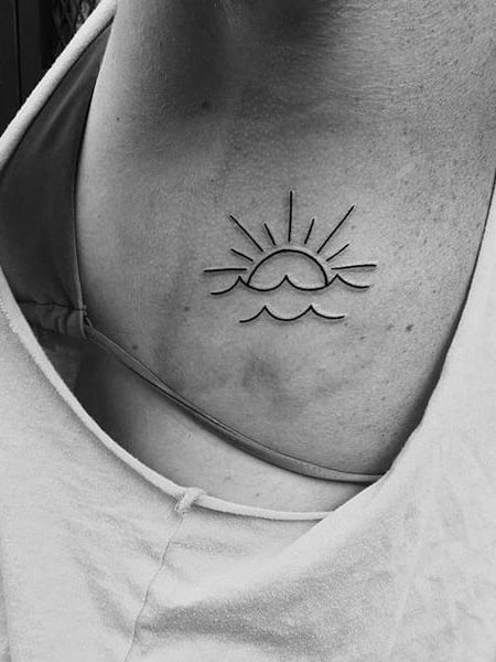 Tatuaje de olas y sol