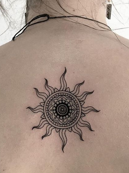 Tatuaje de sol mandala