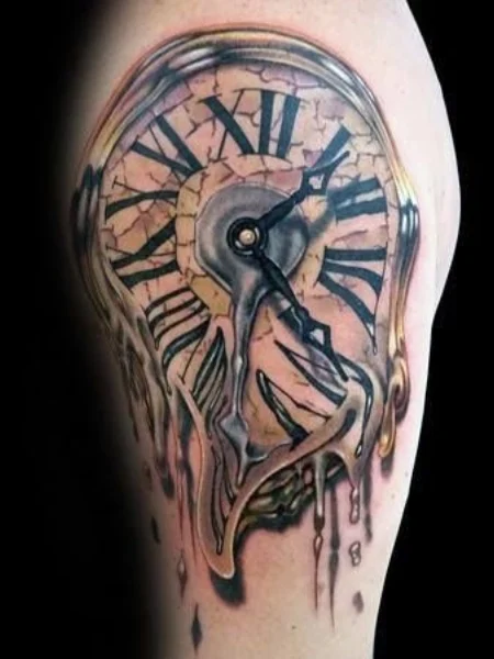 Tatuaje de reloj derritiéndose para hombres
