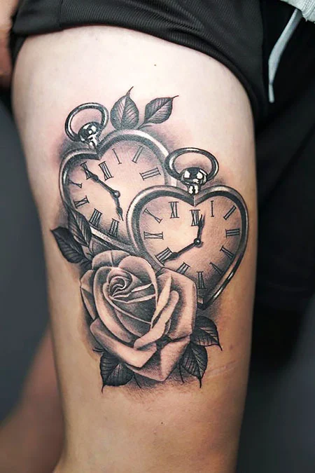Tatuaje de reloj de corazón