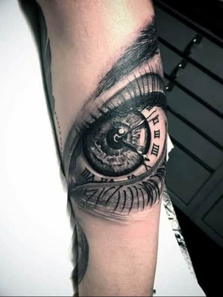 Tatuaje de reloj en el ojo para hombres