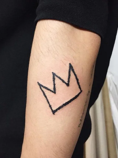 Tatuaje de corona simple