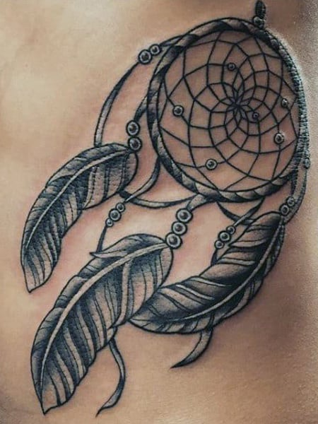 Tatuaje de pluma de atrapasueños