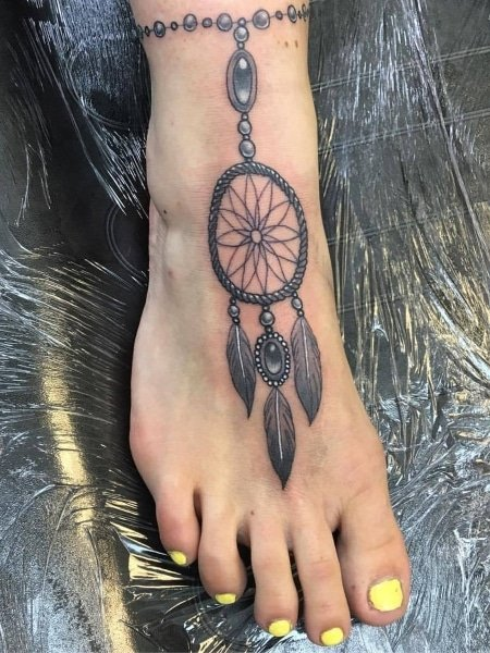 Tatuaje en el pie del atrapasueños