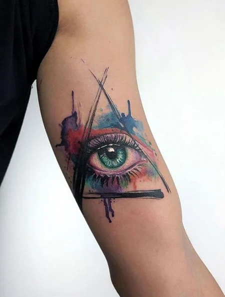 Tatuaje de ojo triangular para hombres
