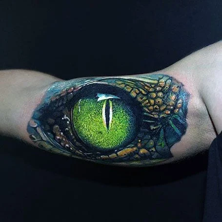 Tatuaje de ojos de serpiente para hombres