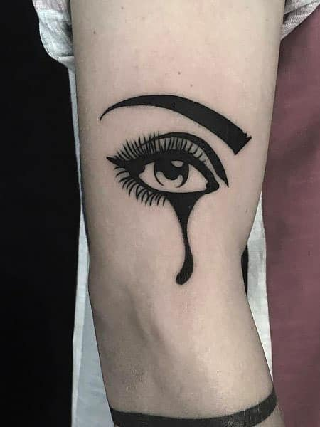 Tatuaje de ojo llorando