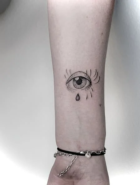 Tatuaje de ojo llorando para hombres