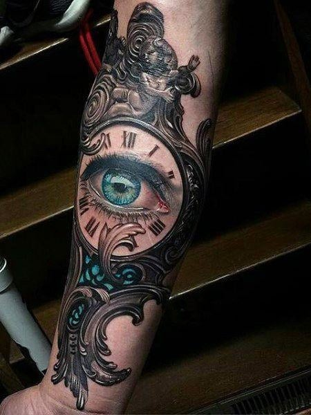 Tatuaje de reloj en el ojo