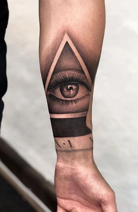 Tatuaje de ojo en el brazo para hombres