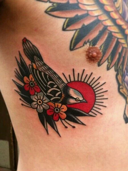 Tatuaje de pájaro tradicional