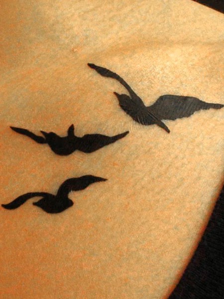 Tatuaje de pájaro divergente