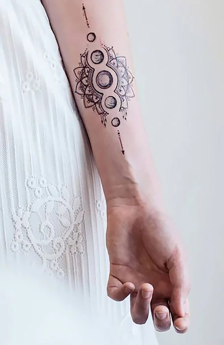 Tatuaje de henna negra