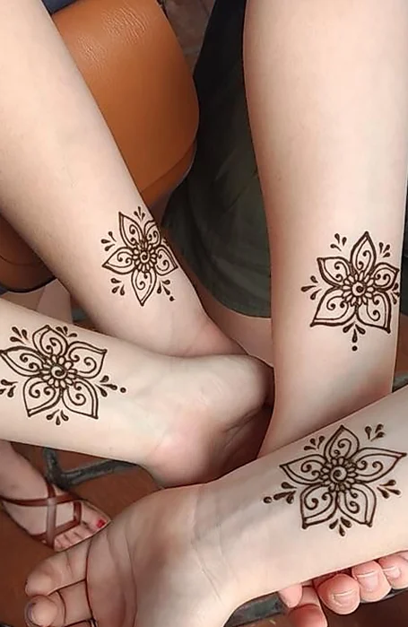 Pequeño tatuaje de henna