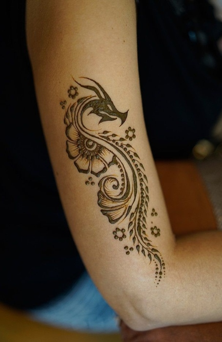 Tatuaje de henna de dragón